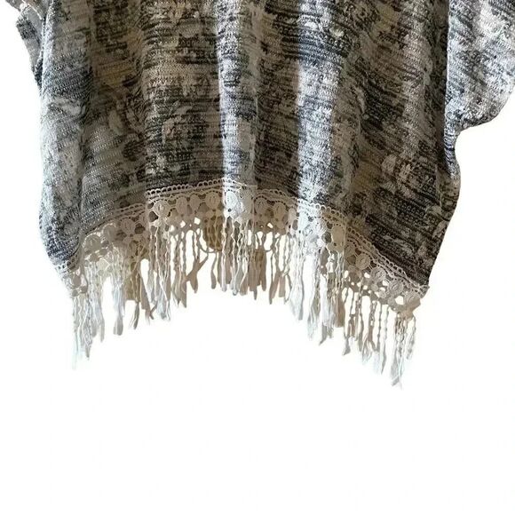Aeropostale Poncho Boho Fringe Cropped Tassels Gray Women Top Cover-up SZ M/L - Picture 5 of 13